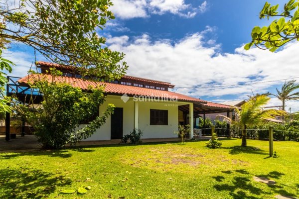 Casa à venda com 140m², 4 quartos, 1 suíte, 4 vagas no bairro Campeche em Florianópolis