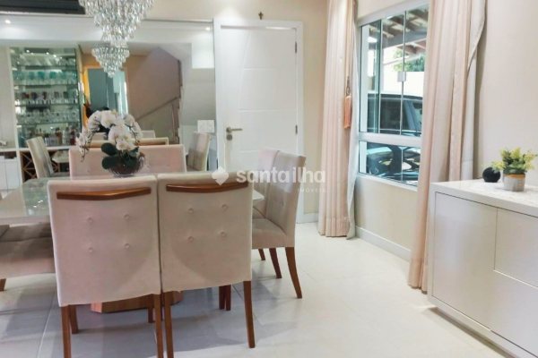 Casa à venda com 136m², 3 quartos, 2 suítes, 3 vagas no bairro Campeche em Florianópolis