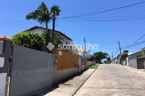 Casa à venda com 360m², 10 quartos, 5 suítes, 5 vagas no bairro Rio Tavares em Florianópolis