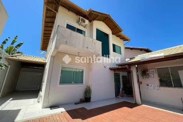 Casa para alugar com 180m², 4 quartos, 2 suítes, 3 vagas no bairro Campeche em Florianópolis