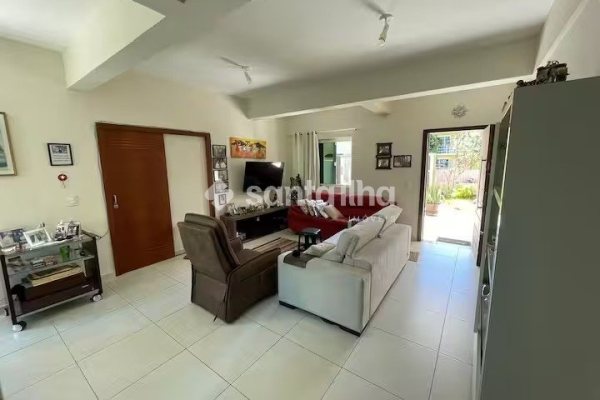 Casa para alugar com 180m², 4 quartos, 2 suítes, 3 vagas no bairro Campeche em Florianópolis