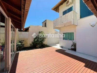 Casa para alugar com 180m², 4 quartos, 2 suítes, 3 vagas no bairro Campeche em Florianópolis - Foto 28