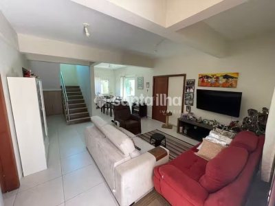 Casa para alugar com 180m², 4 quartos, 2 suítes, 3 vagas no bairro Campeche em Florianópolis - Foto 2