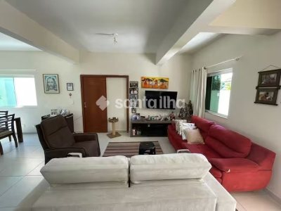 Casa para alugar com 180m², 4 quartos, 2 suítes, 3 vagas no bairro Campeche em Florianópolis - Foto 3