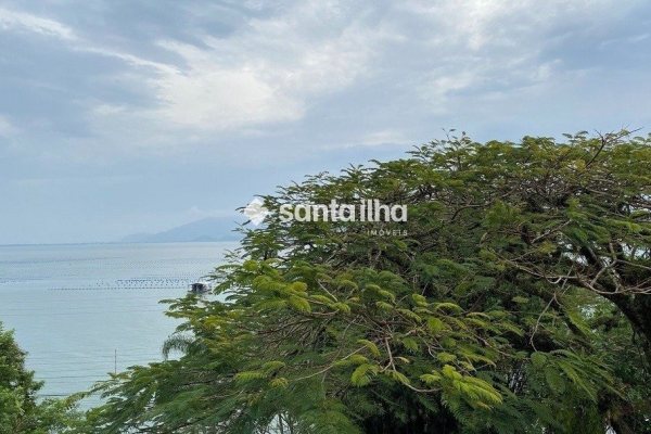 Terreno à venda com 24.000m², 1 quarto no bairro Ribeirão da Ilha em Florianópolis