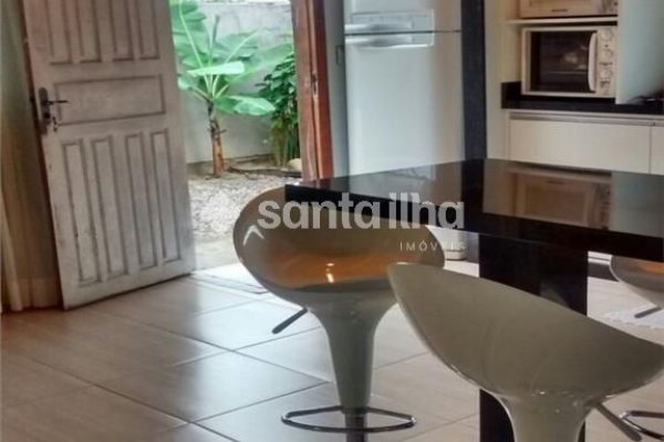 Casa à venda com 95m², 3 quartos, 2 vagas no bairro Tapera em Florianópolis