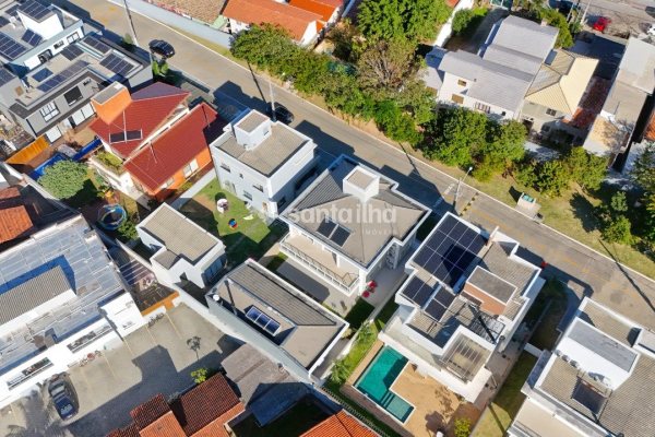 Casa em Condomínio à venda com 323m², 3 quartos, 3 suítes, 2 vagas no bairro Campeche em Florianópolis