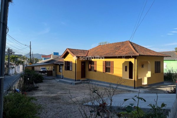 Terreno à venda com 836m², 2 vagas no bairro Ribeirão da Ilha em Florianópolis