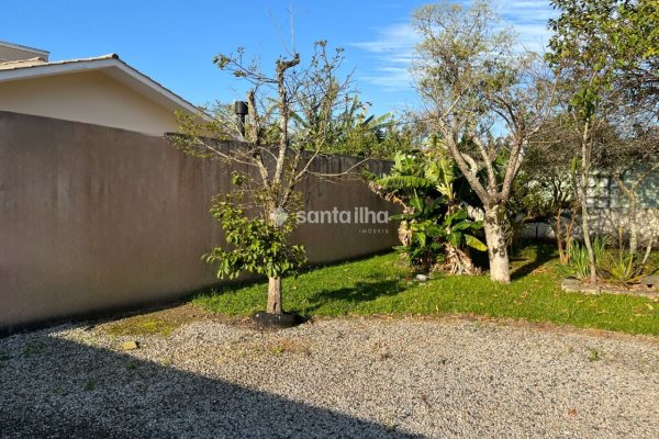 Terreno à venda com 836m², 2 vagas no bairro Ribeirão da Ilha em Florianópolis