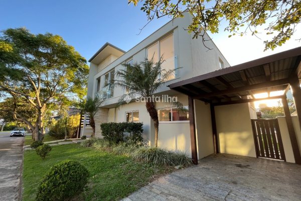 Casa em Condomínio à venda com 227m², 3 quartos, 1 suíte, 2 vagas no bairro Campeche Leste em Florianópolis