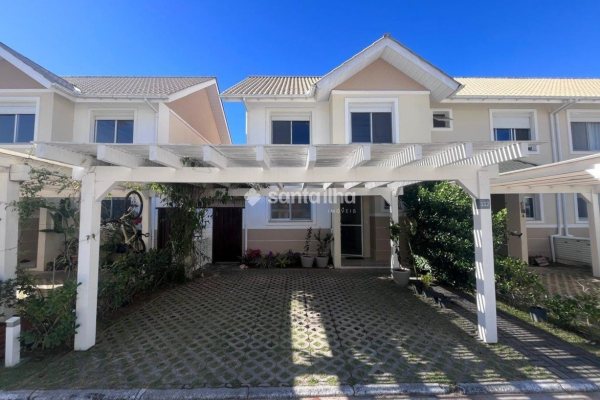 Casa em Condomínio à venda com 101m², 3 quartos, 1 suíte, 2 vagas no bairro Morro das Pedras em Florianópolis