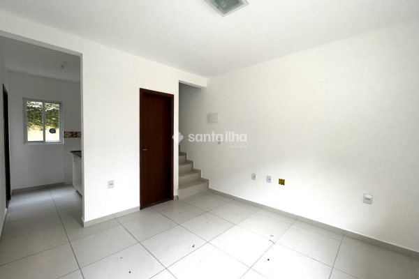 Casa para alugar com 80m², 2 quartos, 1 vaga no bairro Campeche em Florianópolis