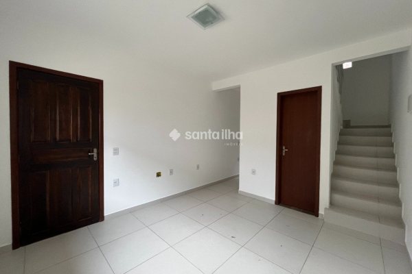 Casa para alugar com 80m², 2 quartos, 1 vaga no bairro Campeche em Florianópolis