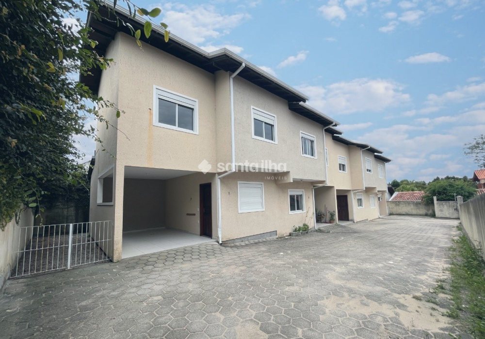 Casa para alugar com 80m², 2 quartos, 1 vaga no bairro Campeche em Florianópolis - Foto 1