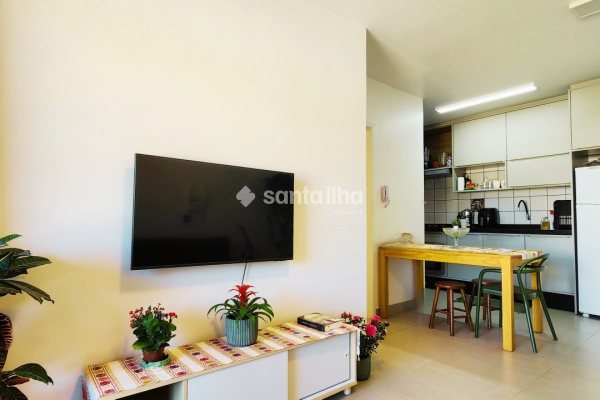 Apartamento à venda com 64m², 2 quartos, 1 vaga no bairro Barra da Lagoa em Florianópolis
