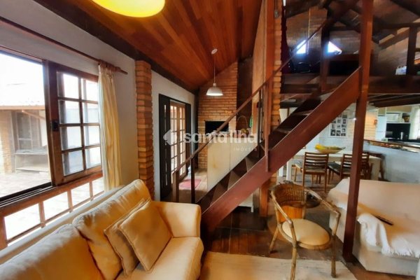 Casa à venda com 160m², 4 quartos, 1 suíte, 3 vagas no bairro Campeche em Florianópolis