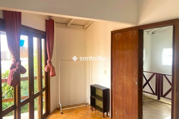 Casa para alugar com 130m², 2 quartos, 2 suítes, 2 vagas no bairro Rio Tavares em Florianopolis
