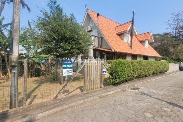 Casa à venda com 97m², 3 quartos, 1 suíte, 4 vagas no bairro Tapera em Florianópolis