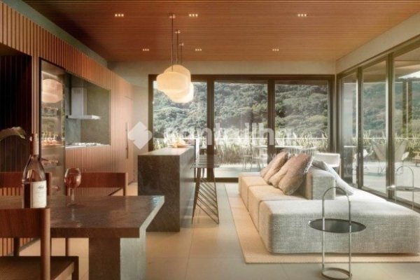 Casa em Condomínio à venda com 202m², 3 quartos, 3 suítes, 1 vaga no bairro Lagoa da Conceição em Florianópolis