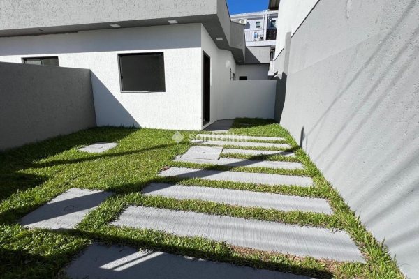 Casa à venda com 68m², 2 quartos, 1 suíte, 1 vaga no bairro Campeche em Florianópolis