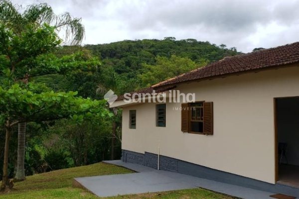 Casa à venda com 73m², 3 quartos, 5 vagas no bairro Rio Tavares em Florianópolis