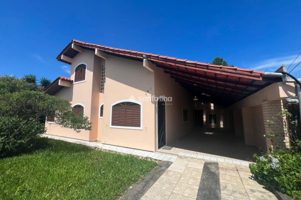 Casa à venda com 200m², 3 quartos, 3 suítes, 3 vagas no bairro Morro das Pedras em Florianópolis