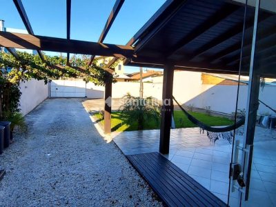 Casa à venda com 168m², 3 quartos, 1 suíte, 2 vagas no bairro Campeche em Florianópolis - Foto 13