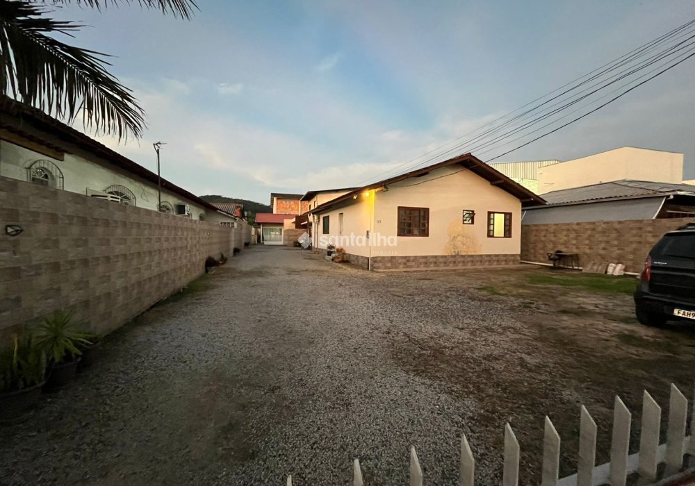 Casa à venda com 226m², 7 quartos, 7 vagas no bairro Campeche Central em Florianópolis - Foto 1