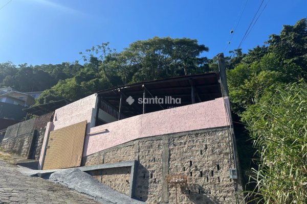 Casa para alugar ou comprar com 247m², 4 quartos, 3 vagas no bairro Rio Tavares em Florianópolis