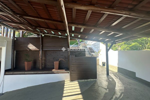 Casa para alugar ou comprar com 247m², 4 quartos, 3 vagas no bairro Rio Tavares em Florianópolis