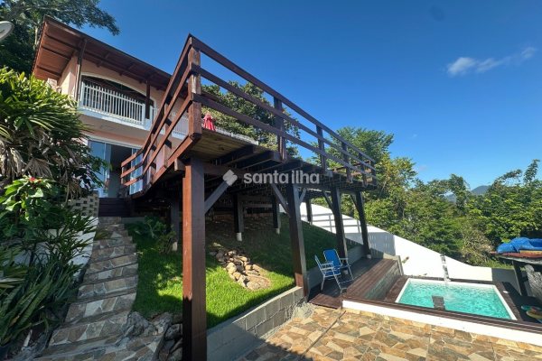 Casa para alugar ou comprar com 247m², 4 quartos, 3 vagas no bairro Rio Tavares em Florianópolis