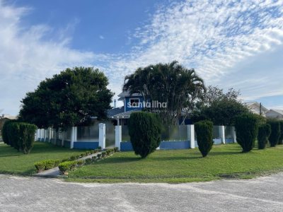 Casa à venda com 202m², 4 quartos, 2 suítes, 5 vagas no bairro Campeche em Florianópolis - Foto 2
