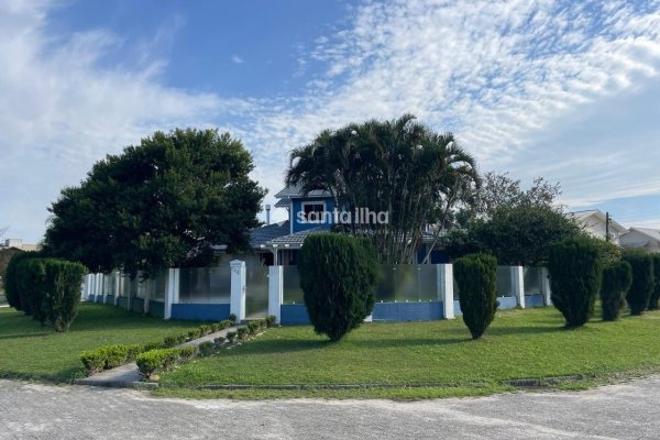 Casa à venda com 202m², 4 quartos, 2 suítes, 5 vagas no bairro Campeche em Florianópolis