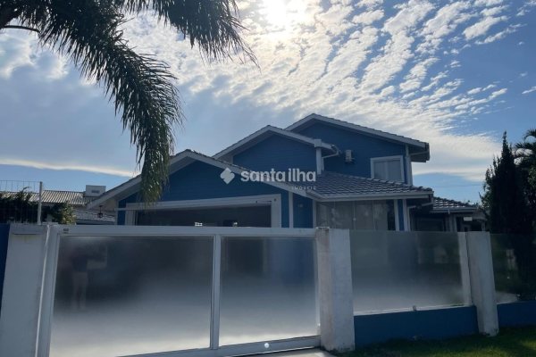 Casa à venda com 202m², 4 quartos, 2 suítes, 5 vagas no bairro Campeche em Florianópolis