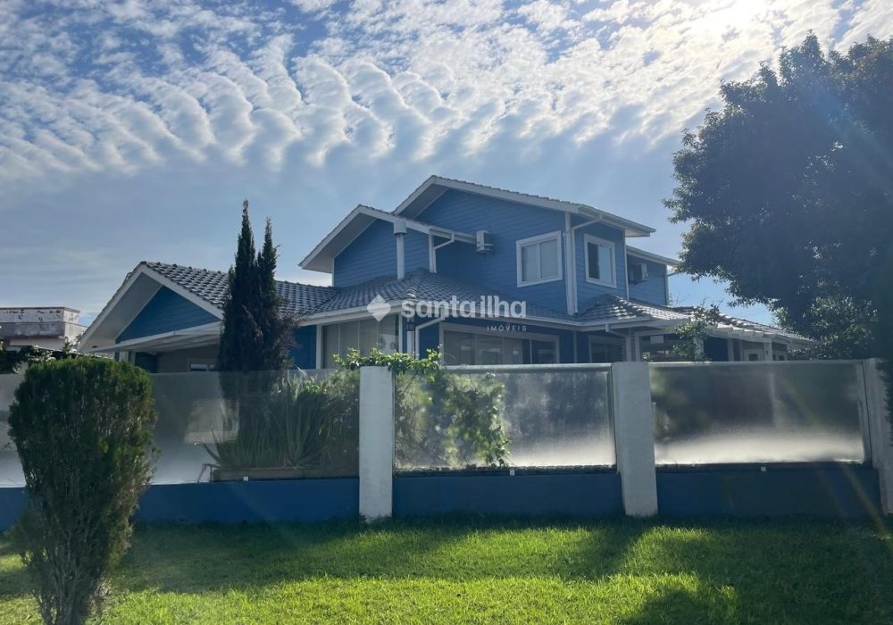 Casa à venda com 202m², 4 quartos, 2 suítes, 5 vagas no bairro Campeche em Florianópolis - Foto 1