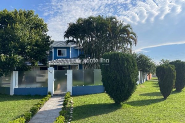Casa à venda com 202m², 4 quartos, 2 suítes, 5 vagas no bairro Campeche em Florianópolis