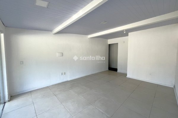 Loja para alugar com 31m², 2 vagas no bairro Ribeirão da Ilha em Florianópolis