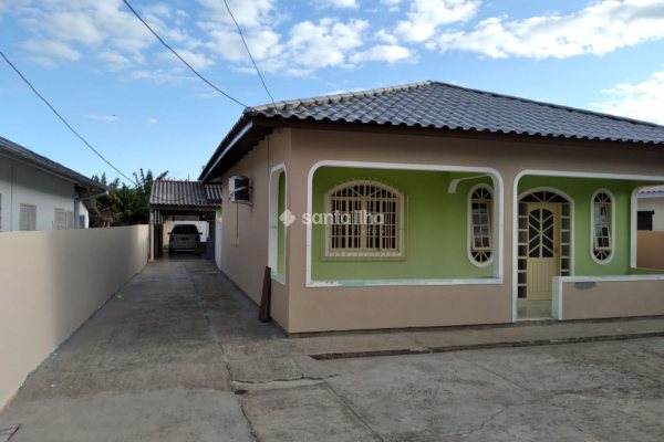 Casa à venda com 160m², 4 quartos, 8 vagas no bairro Tapera da Base em Florianópolis