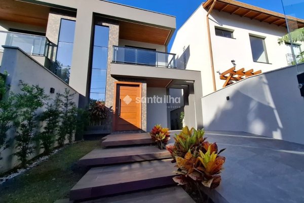 Casa à venda com 125m², 3 quartos, 3 suítes, 1 vaga no bairro Açores em Florianópolis