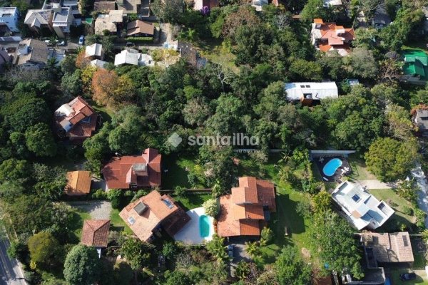 Terreno à venda com 200m², 3 quartos, 1 suíte, 3 vagas no bairro Rio Tavares em Florianópolis