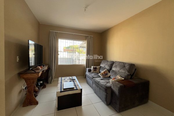 Casa para alugar com 100m², 3 quartos, 2 suítes, 2 vagas no bairro Campeche em Florianópolis