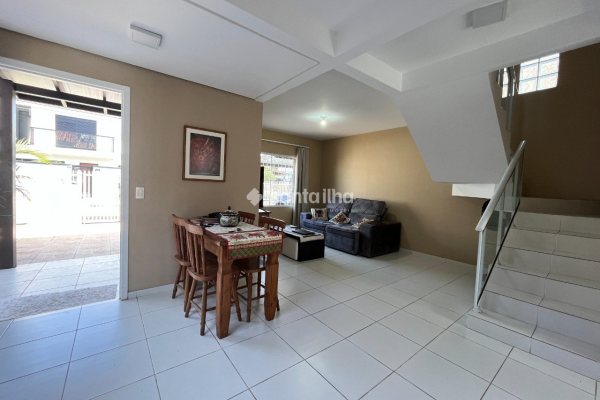 Casa para alugar com 100m², 3 quartos, 2 suítes, 2 vagas no bairro Campeche em Florianópolis