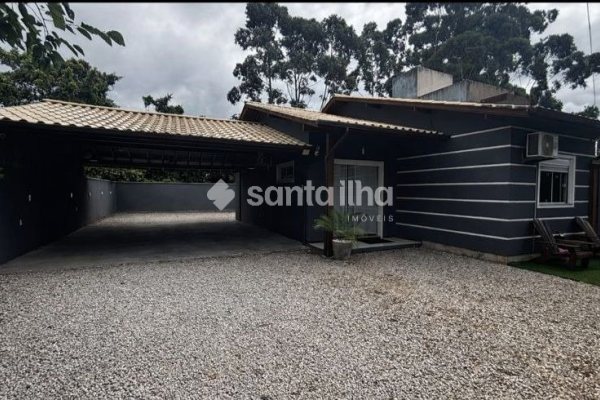 Casa à venda com 128m², 3 quartos, 1 suíte, 6 vagas no bairro Morro das Pedras em Florianópolis