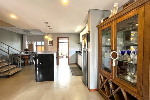 Casa para alugar com 129m², 3 quartos, 1 suíte, 2 vagas no bairro Campeche Central em Florianópolis