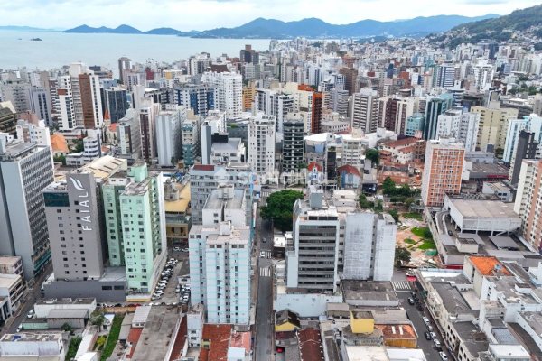 Studio à venda com 33m², 1 quarto no bairro Centro em Florianópolis