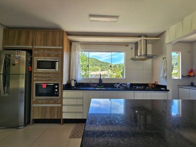 Casa à venda com 255m², 5 quartos, 2 suítes, 6 vagas no bairro Rio Tavares em Florianópolis - Foto 17