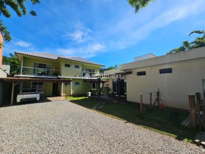 Casa à venda com 255m², 5 quartos, 2 suítes, 6 vagas no bairro Rio Tavares em Florianópolis - Foto 3