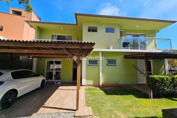 Casa à venda com 255m², 5 quartos, 2 suítes, 6 vagas no bairro Rio Tavares em Florianópolis