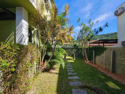 Casa à venda com 255m², 5 quartos, 2 suítes, 6 vagas no bairro Rio Tavares em Florianópolis - Foto 4