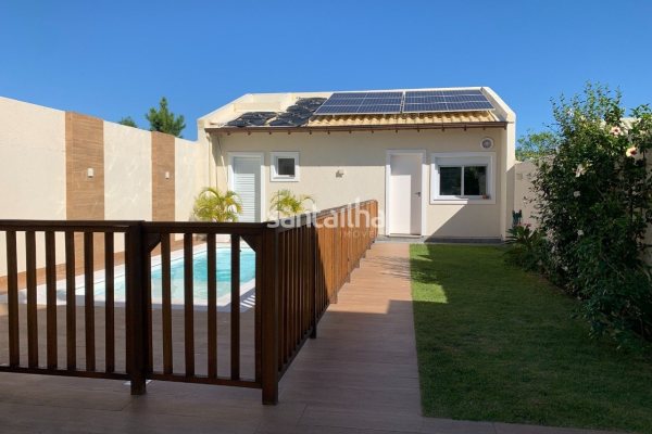 Casa à venda com 175m², 4 quartos, 2 suítes, 2 vagas no bairro Campeche em Florianópolis